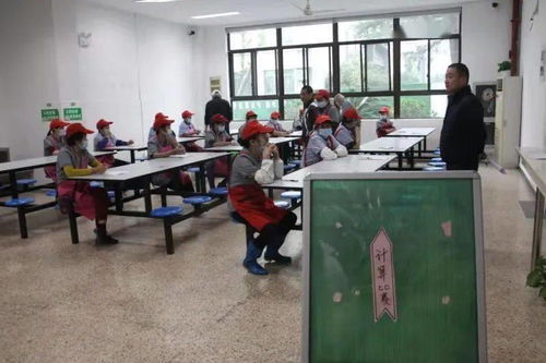 優(yōu)質服務不停歇，教育咨詢無止境——上虞區(qū)實初教育集團實驗中學深入開展“優(yōu)質服務月”活動